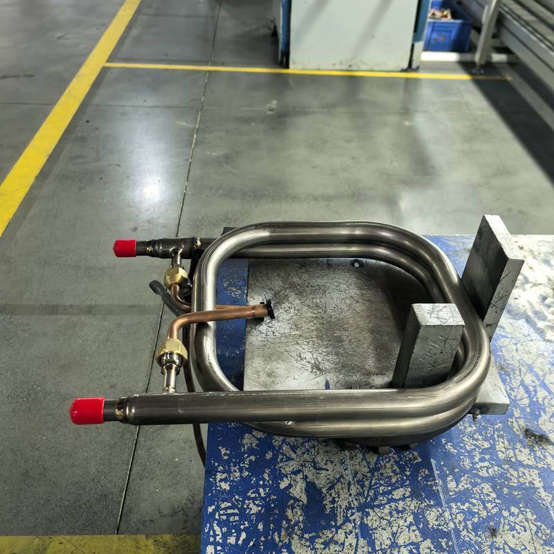 Titanium TA1 Tube In Tube Heat Exchanger dengan ketebalan tabung luar 1,0 mm dan 4.2MPA Refrigerant Side Max Pressure untuk HVAC dan pendinginan industri
